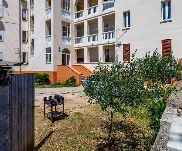 Apartment Vale With Balcony Zadar