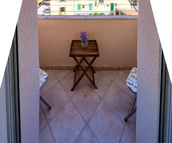 Vale With Balcony Apartment *