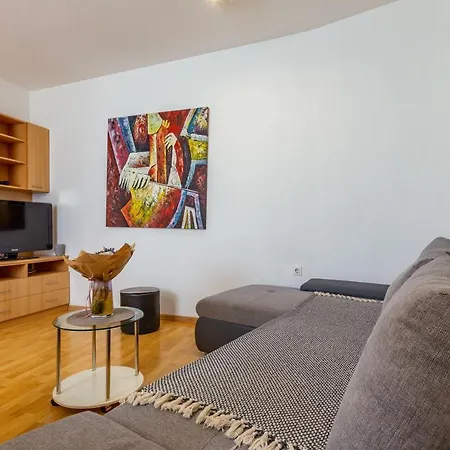 Apartment Vale With Balcony