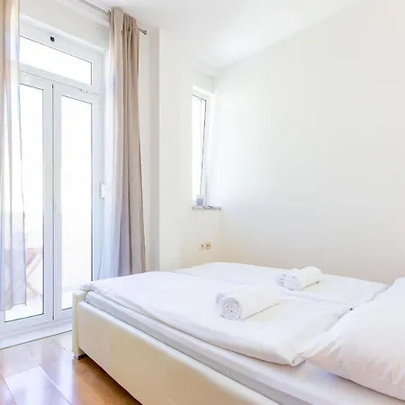 Apartment Vale With Balcony