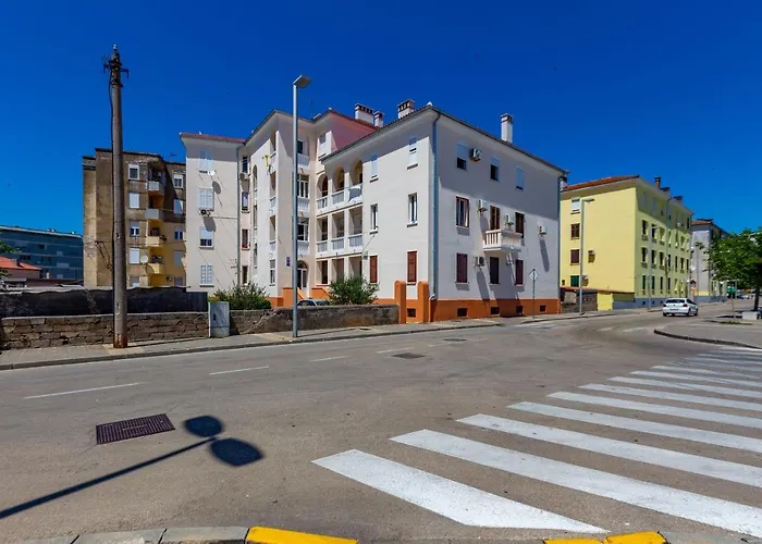 Apartment Vale With Balcony *