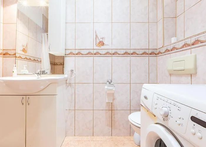 Apartment Vale With Balcony *